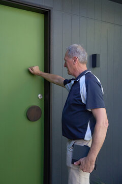Building Inspector knocking on clients door for appointment