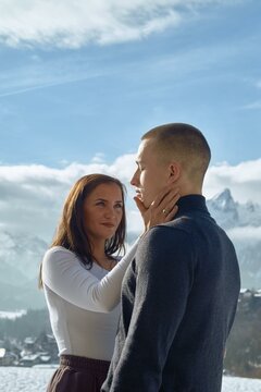 Couple shares romance in snowy mountains