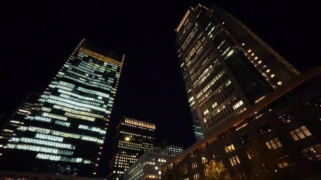 丸の内ビルディングとKITTE丸の内の夜景