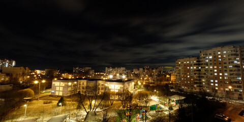 Naklejka premium Frosty evening in the city, night landscape