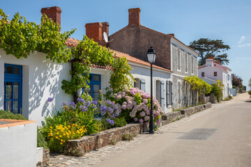 Paysage dans les rue du village de Noirmoutier sur l'île de Noirmoutier.