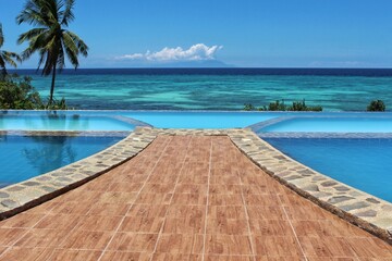 Obraz premium Serene Oceanfront Infinity Pool at Anda Pearl Premiere Resort