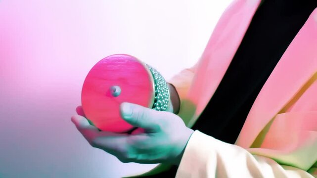 メタルカバサ　手元アップ　擦る　HD
Metal cabasa hand rubbing close-up HD