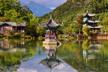 麗江の名所　玉泉公園（黒龍澤）