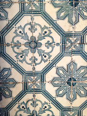 tile pattern with abstract flowers