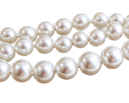 a close up of a string of pearls