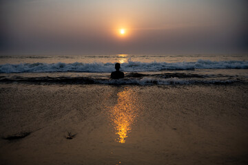 Fototapeta premium boy enjoying on shore at beach during sunny day