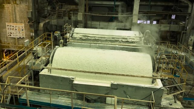 Paper production. Washing and bleaching of hardwood pulp. Pulp production