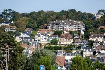 Obraz premium Vue sur les hauteurs de Trouville-sur-Mer