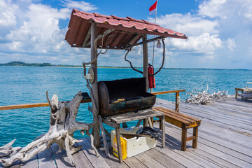 a floating house in the middle of the sea that provides various water sports rides such as snorkeling, diving, and canoeing, and there is also a BBQ for guests who want to