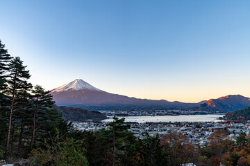 朝焼けの富士山