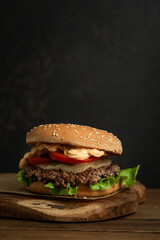 smashed hamburger cheeseburger steak tomate salade fromage