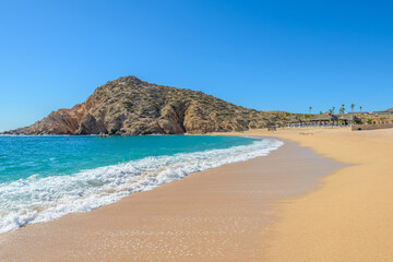 Obraz premium Santa Maria Beach, Cabo San Lucas, Mexico. Different stages of the fantastic ocean waves. Rocky and sandy beach.