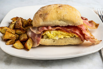egg and bacon breakfast sandwich