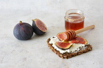 a toast of wholegrain bread and figs and a jar of honey