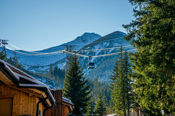 Kasprowy Wierch, góry Tatry w Polsce zimą. Popularny szczyt w Tatrach Zachodnich na który można wyjechać kolejką górską. © Franciszek