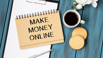 Naklejka premium Make money online text on notepad and coffee