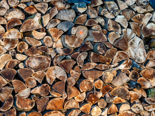 Gestapeltes Brennholz