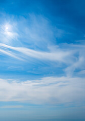 Sfondo cielo blu con piccole nuvole, libertà cielo 5