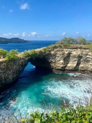 Dramatic Ocean Arch at Broken Beach, Nusa Penida, Bali: Rugged Coastline with Turquoise Waters