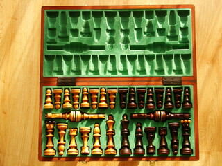 Szachy - szachownica i figury szachowe © tomo81