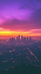 Obraz premium A vibrant sunset over a city skyline, showcasing urban beauty.