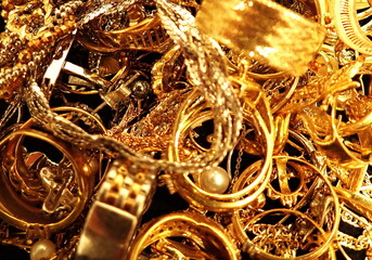 金のアクセサリーイメージ