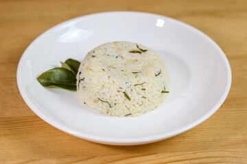 lime leaf rice with garlic chicken and green chili sauce