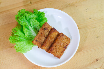 Tempe bacem is a processed tempe that comes from Central Java. Has a distinctive sweet taste because it uses palm sugar. Actually baceman is a technique of preserving food naturally.