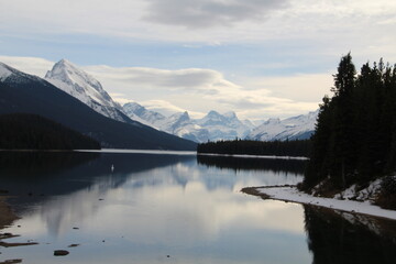 Fototapeta premium View From Maligne River, Jasper National Park, Alberta
