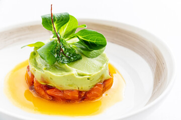salmon tartare wit avocado mousse