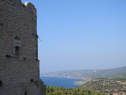 Die Festung von Kritinia thront &uuml;ber der Bucht auf Rhodos