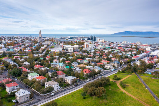 Hallgrimskirka in vibrant cityscape. Reykjavik, Iceland.