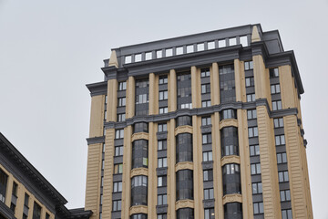 Fototapeta premium The Elegant Architectural Design of a Remarkably Tall Building with Unique Features