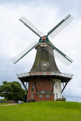 Zwillingsm&uuml;hle, Windm&uuml;hle, Greetsiel, Ostfriesland, Niedersachsen, Deutschland, Europa