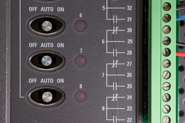 Control box for electronic automation system with screw down connections