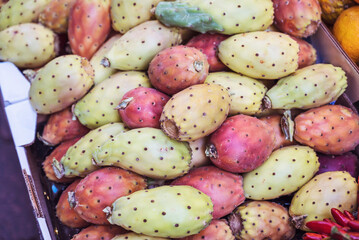 Cactus fruits on the market 