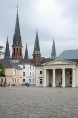 Fototapeta premium Alte Wache und Lambertikirche, Schlossplatz, Historisches Bauwerk, Oldenburg, Niedersachsen, Deutschland, europa