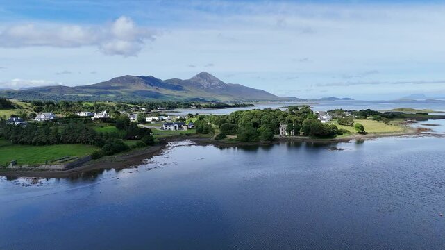 montagne Croagh Patrick en Irlande et Clew Bay pr&egrave;s de Westport