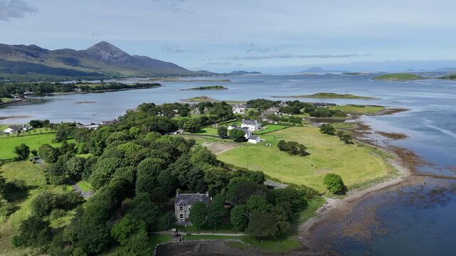 montagne Croagh Patrick en Irlande et Clew Bay pr&egrave;s de Westport