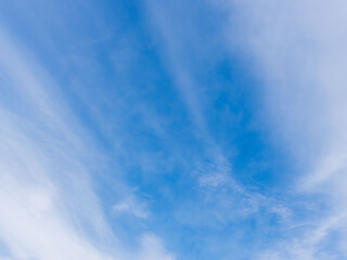 冬の薄雲が広がる空08