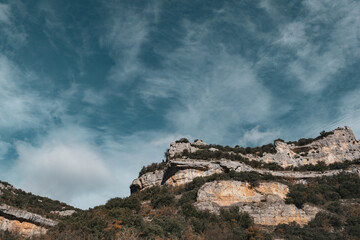 Naklejka premium Montañas con el cielo de fondo 