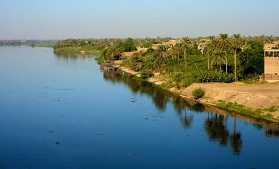 Ägypten Luxor Häuser am Nil