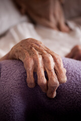 Hand einer alten Person