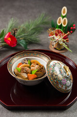 日本のお正月　筑前煮と門松