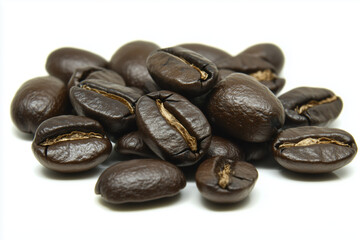 Obraz premium Close-up of shiny coffee beans arranged neatly, with copy space. Bright light. 