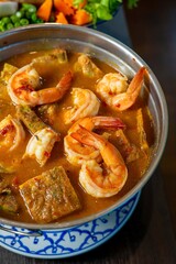 Fototapeta premium Vibrant Shrimp Dish in Savory Soup Broth