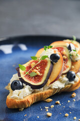 Croissant with figs, cream cheese and blueberries
