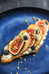 Croissant with figs, cream cheese and blueberries