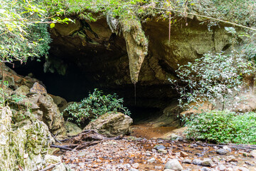 Entrée de la gritte de Nam Talu, parc national de Khao Sok, Thailande